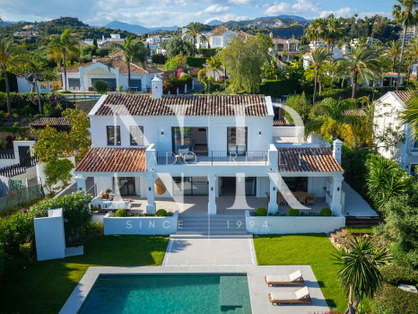 Villa in Los Naranjos Golf with sea views for sale