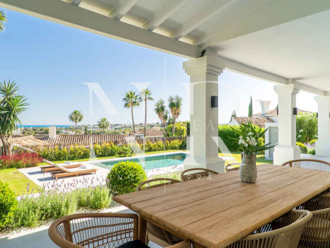 Villa in Los Naranjos Golf with sea views for sale