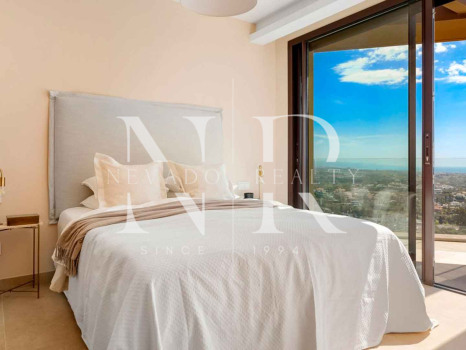 Villa en Benahavís con vistas panorámicas al mar en venta