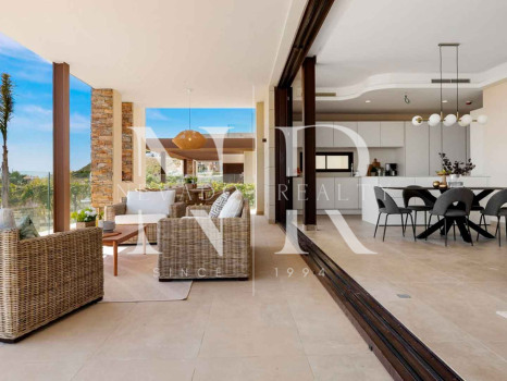Villa en Benahavís con vistas panorámicas al mar en venta