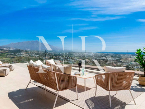 Villa en Benahavís con vistas panorámicas al mar en venta