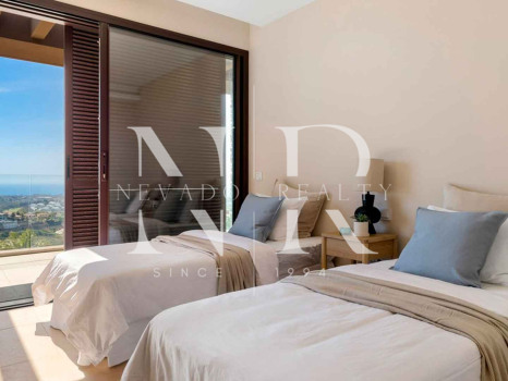 Villa en Benahavís con vistas panorámicas al mar en venta