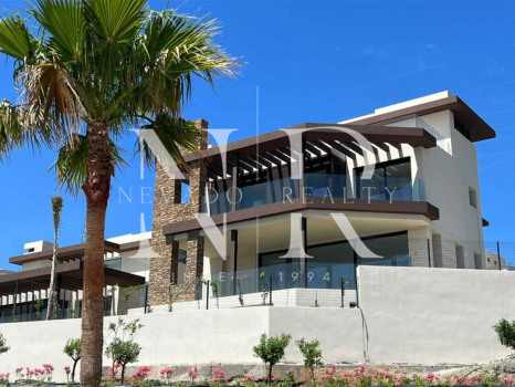 Villa en Benahavís con vistas panorámicas al mar en venta