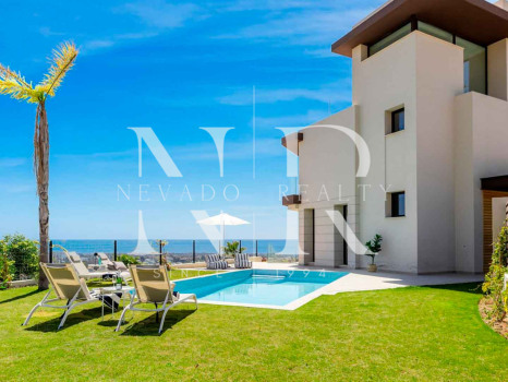Villa en Benahavís con vistas panorámicas al mar en venta