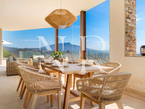 Villa en Benahavís con vistas panorámicas al mar en venta