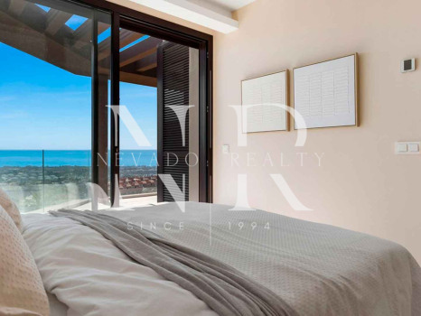 Villa en Benahavís con vistas panorámicas al mar en venta