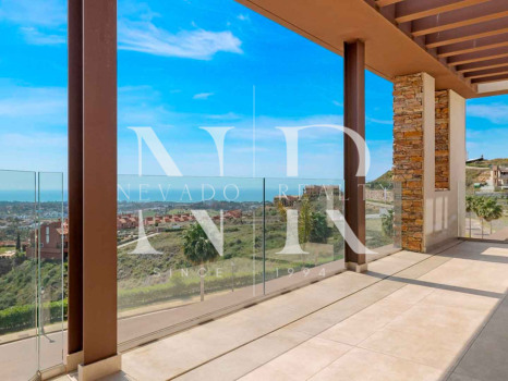 Villa en Benahavís con vistas panorámicas al mar en venta