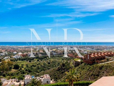 Villa en Benahavís con vistas panorámicas al mar en venta