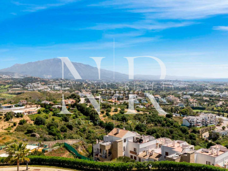 Villa en Benahavís con vistas panorámicas al mar en venta
