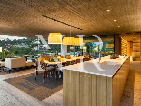 Villa en El Madroñal con vistas panorámicas al mar y a la montaña en venta