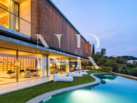 Villa en El Madroñal con vistas panorámicas al mar y a la montaña en venta