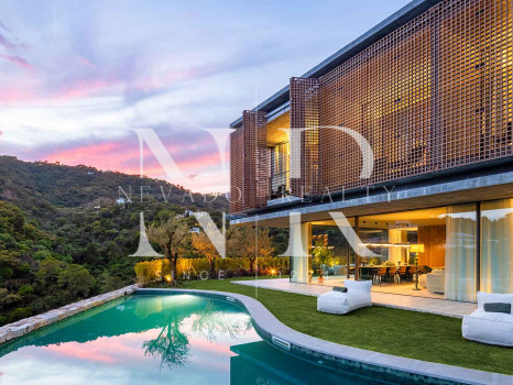 Villa en El Madroñal con vistas panorámicas al mar y a la montaña en venta