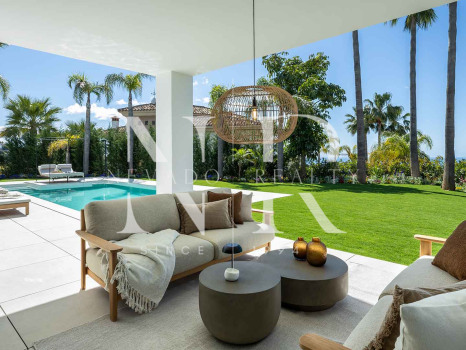 Villa in Los Arqueros with sea views for sale
