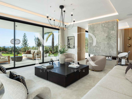 Villa in Los Arqueros with sea views for sale