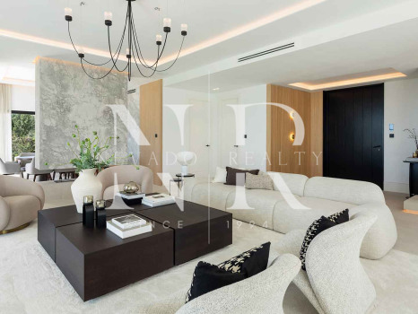 Villa in Los Arqueros with sea views for sale