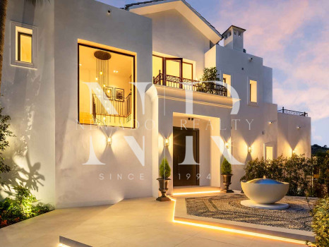 Villa in Los Arqueros with sea views for sale