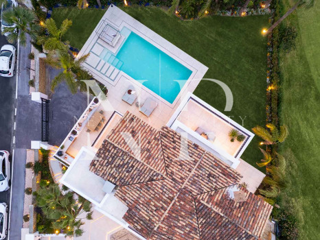 Villa in Los Arqueros with sea views for sale