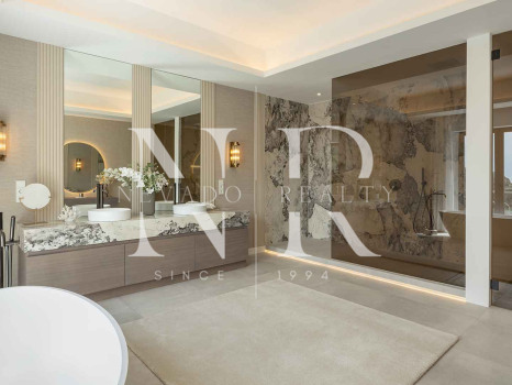 Villa en Urbanización El Madroñal con vistas panorámicas al mar en venta