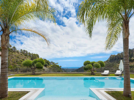 Villa en Urbanización El Madroñal con vistas panorámicas al mar en venta
