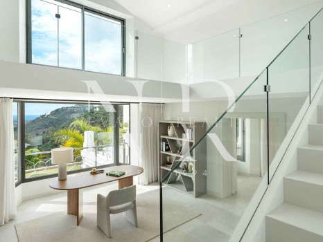 Villa en Urbanización El Madroñal con vistas panorámicas al mar en venta