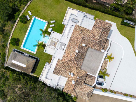 Villa en Urbanización El Madroñal con vistas panorámicas al mar en venta