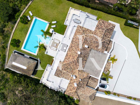 Villa en Urbanización El Madroñal con vistas panorámicas al mar en venta