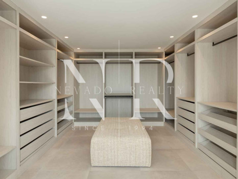 Villa en Urbanización El Madroñal con vistas panorámicas al mar en venta