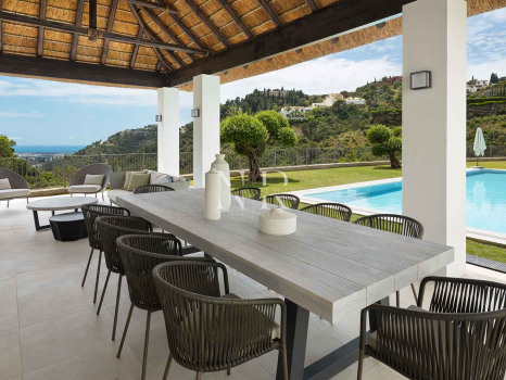 Villa en Urbanización El Madroñal con vistas panorámicas al mar en venta