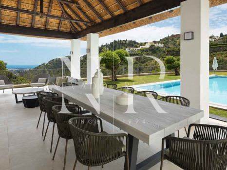 Villa en Urbanización El Madroñal con vistas panorámicas al mar en venta