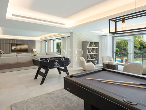 Villa en Urbanización El Madroñal con vistas panorámicas al mar en venta
