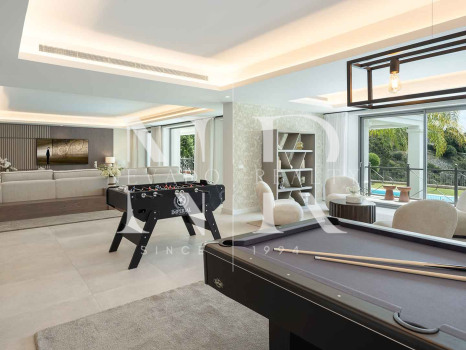 Villa en Urbanización El Madroñal con vistas panorámicas al mar en venta