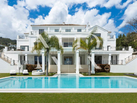 Villa en Urbanización El Madroñal con vistas panorámicas al mar en venta