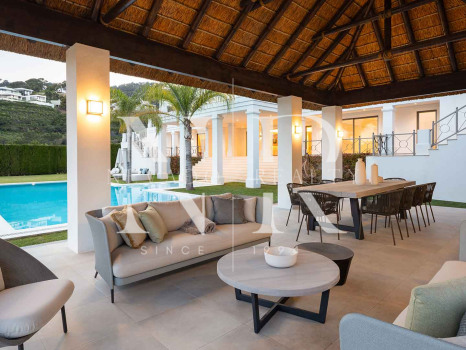 Villa en Urbanización El Madroñal con vistas panorámicas al mar en venta