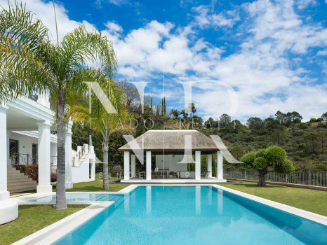 Villa en Urbanización El Madroñal con vistas panorámicas al mar en venta