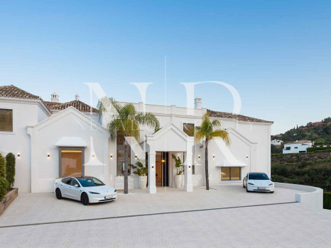 Villa en Urbanización El Madroñal con vistas panorámicas al mar en venta