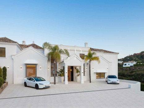 Villa en Urbanización El Madroñal con vistas panorámicas al mar en venta