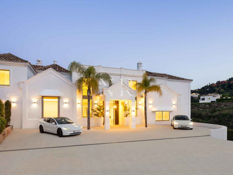 Villa en Urbanización El Madroñal con vistas panorámicas al mar en venta