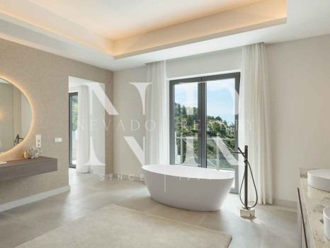 Villa en Urbanización El Madroñal con vistas panorámicas al mar en venta