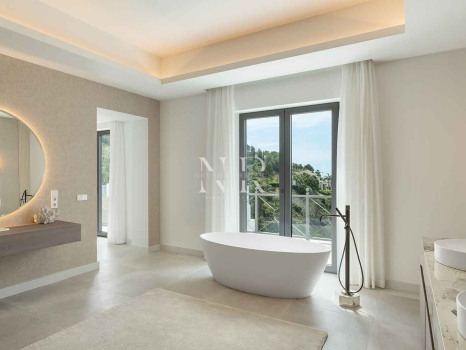 Villa en Urbanización El Madroñal con vistas panorámicas al mar en venta