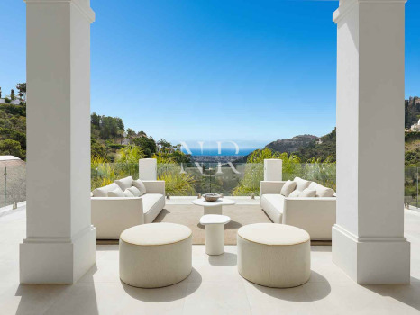 Villa en Urbanización El Madroñal con vistas panorámicas al mar en venta