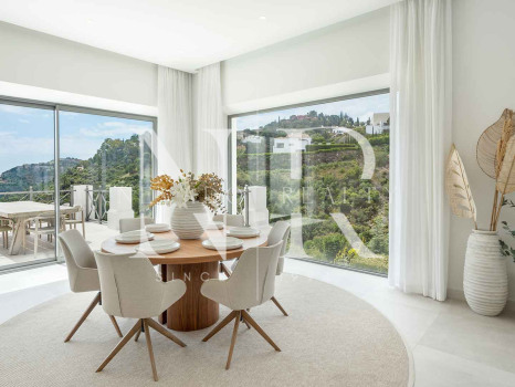 Villa en Urbanización El Madroñal con vistas panorámicas al mar en venta