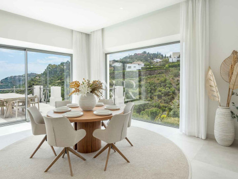 Villa en Urbanización El Madroñal con vistas panorámicas al mar en venta