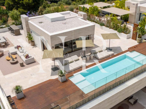 Penthouse in the Epic by Fendi development with private pool for sale