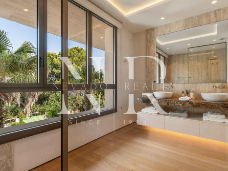 Penthouse in the Epic by Fendi development with private pool for sale