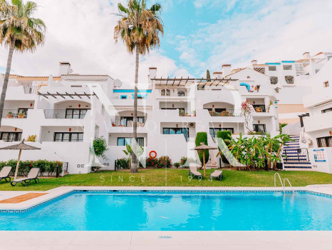 Maison mitoyenne à vendre dans le lotissement El Alto avec vue panoramique sur la mer