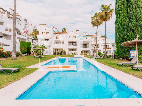 Maison mitoyenne à vendre dans le lotissement El Alto avec vue panoramique sur la mer