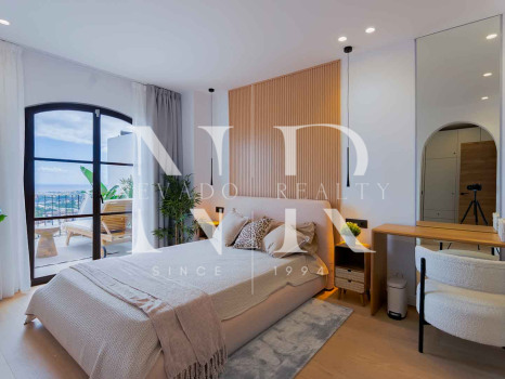 Maison mitoyenne à vendre dans le lotissement El Alto avec vue panoramique sur la mer