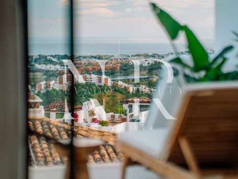 Maison mitoyenne à vendre dans le lotissement El Alto avec vue panoramique sur la mer