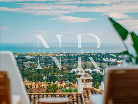 Maison mitoyenne à vendre dans le lotissement El Alto avec vue panoramique sur la mer
