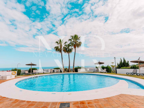 Maison mitoyenne à vendre dans le lotissement El Alto avec vue panoramique sur la mer